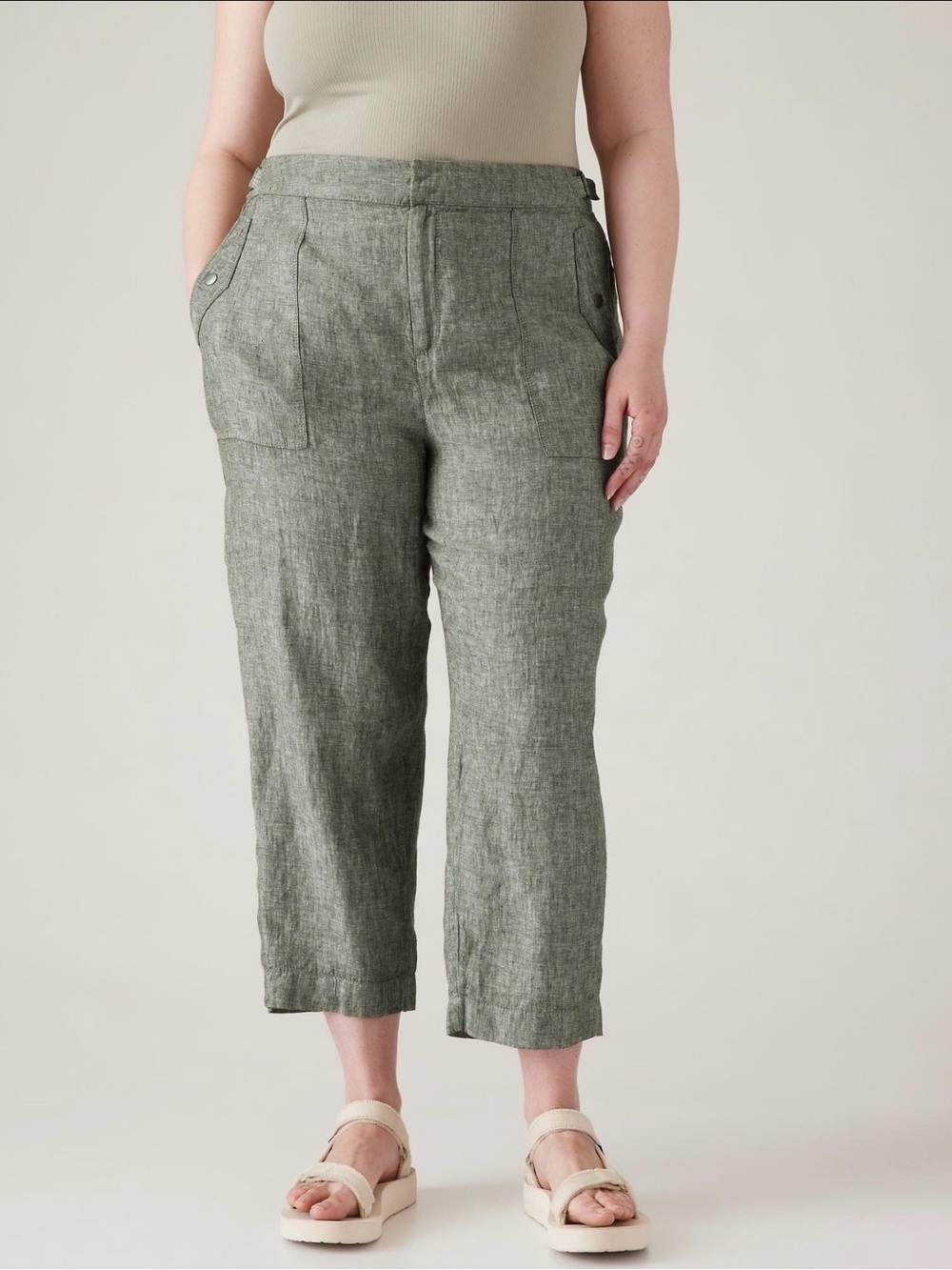 Athleta Mid-Rise Cropped Linen-Blend Pants in Olive